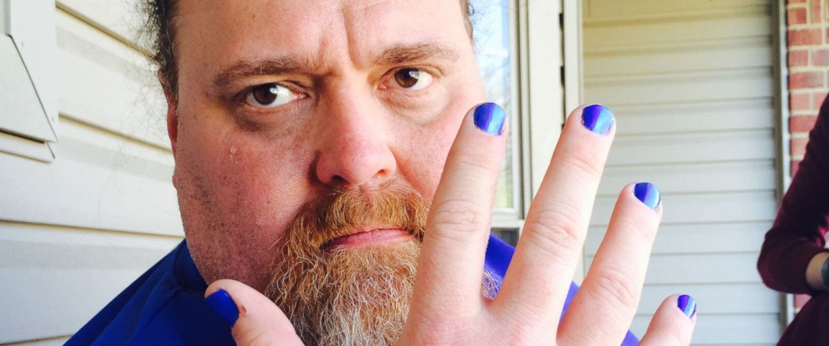 Fotos que muestran que las uñas pintadas no van en contra de la masculinidad