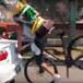 Ciclista con San Juditas se accidenta y se hace viral