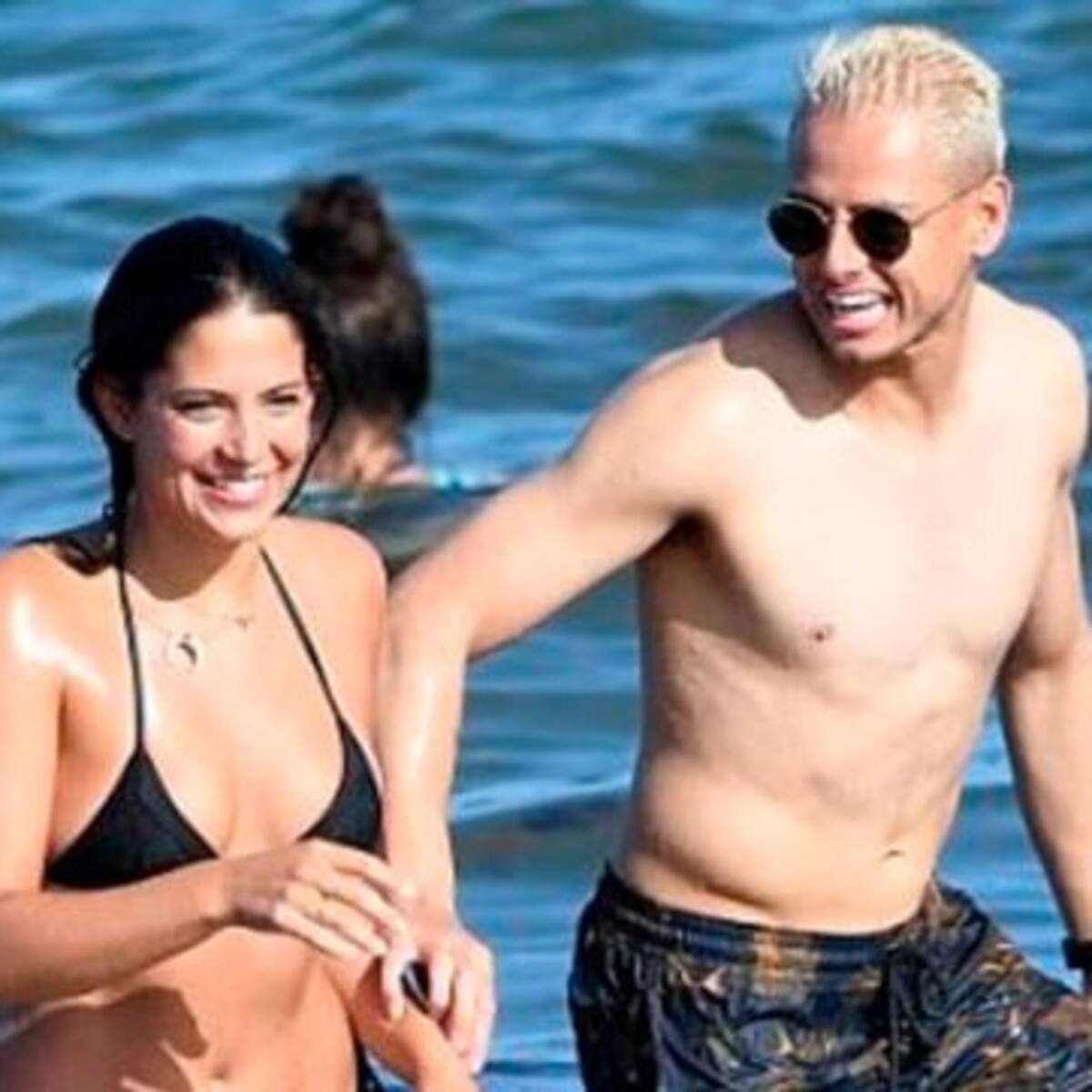 Chicharito presume a su nuevo amor