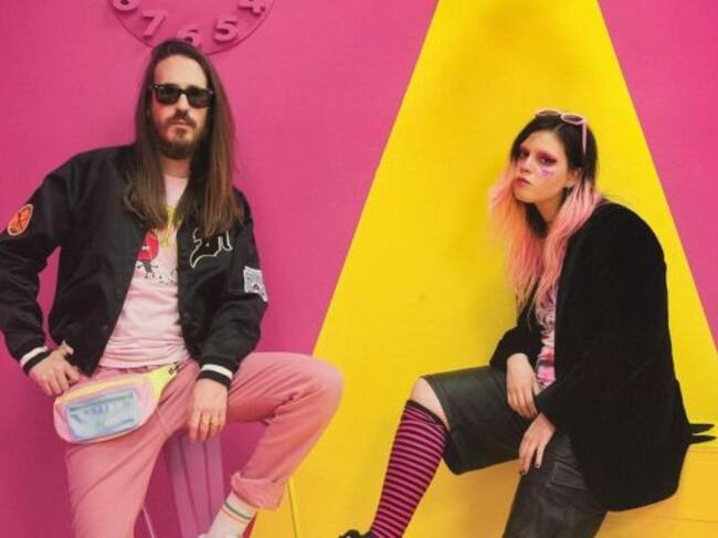 Bruses y Carlos Sadness "Amor Desechable"