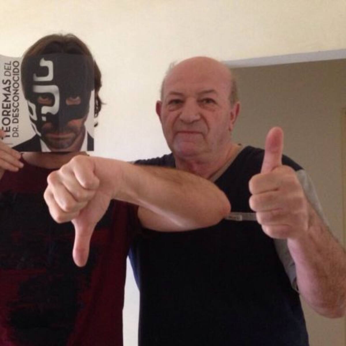Le juegan "pequeña" broma al papá del Dr. Desconocido
