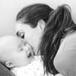 Anahi le canta a su hijo en tierno video