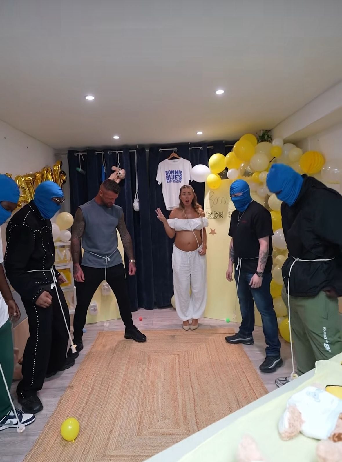La influencer celebró su baby shower con todos los hombres que podrían ser el padre de su bebé