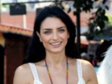 ¿Aislinn Derbez reveló el sexo de su bebé?