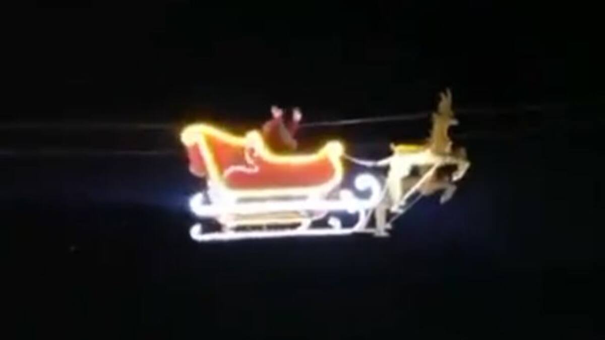 Santa Claus vuela sobre Tlaxcala y trineo se estrella contra edificio