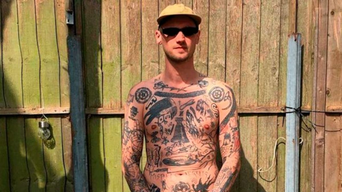 Se hace un tatuaje diario durante la cuarentena