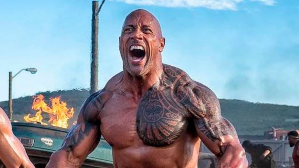 Dwayne Johnson arranca el portón de su casa con sus propias manos