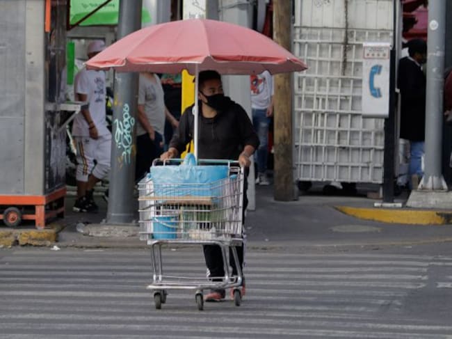 Vendedores ambulantes ganan más que profesionistas