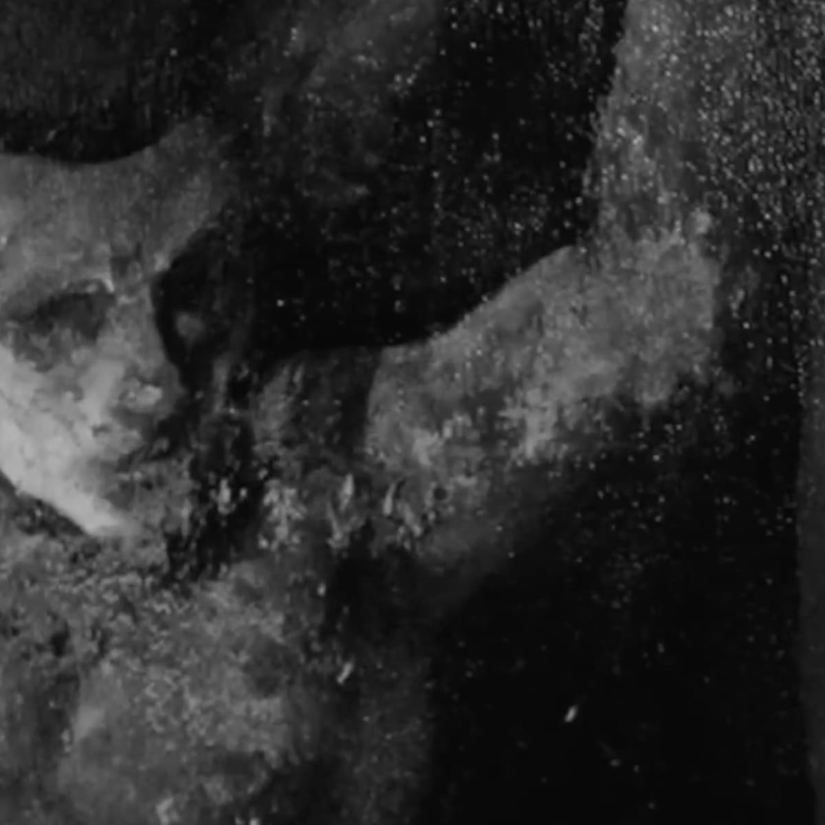 Este es el thriller psicológico mexicano con estética hipnótica en blanco y negro que no te puedes perder