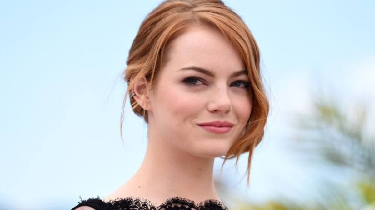 Emma Stone sorprende con radical corte de cabello