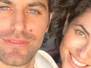 Bárbara Mori hace ofrenda a Renato López