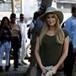 Paris Hilton visita a damnificados en Xochimilco