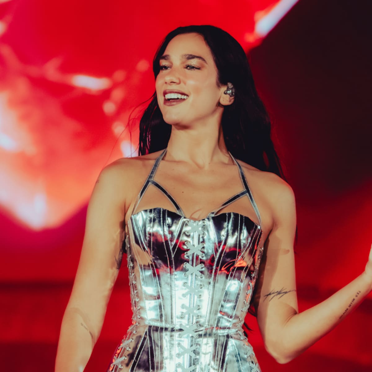 Dua Lipa se enfermó en México, ¿qué le pasó, se trata de alguna de las venganzas épicas que sufren otros artistas?