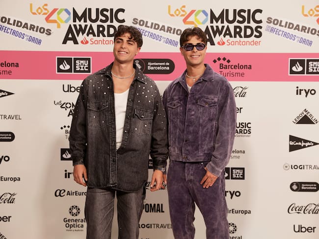 Monzo Twins, Fernando y Juan, han posado por un 'full look denim' (vaquero), casi recién salidos de 'Pasión de Gavilanes'. ¡Nos encanta!