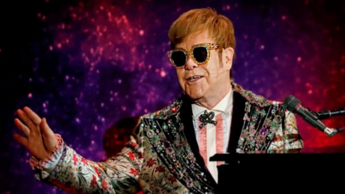 ¡Elton John la rompe con este video!