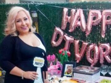 Mujer celebra su divorcio con una fiesta