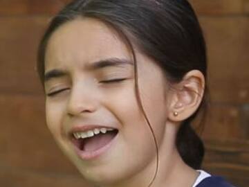 Aitana Derbez se estrena como cantante junto a su hermano Vadhir