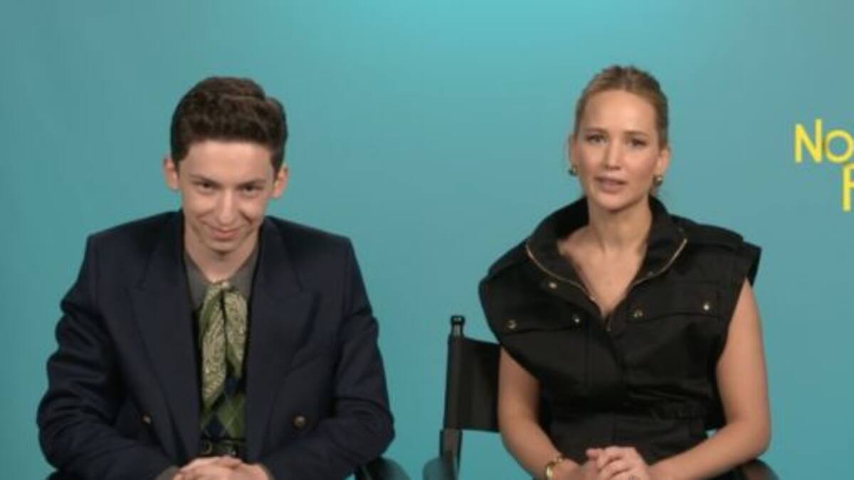 “Creo que reírte de ti mismo es una de las lecciones más importantes que puedes aprender en la vida”. – Jennifer Lawrence