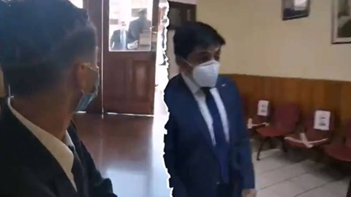 Escuela niega ceremonia de graduación a alumno por su corte de cabello