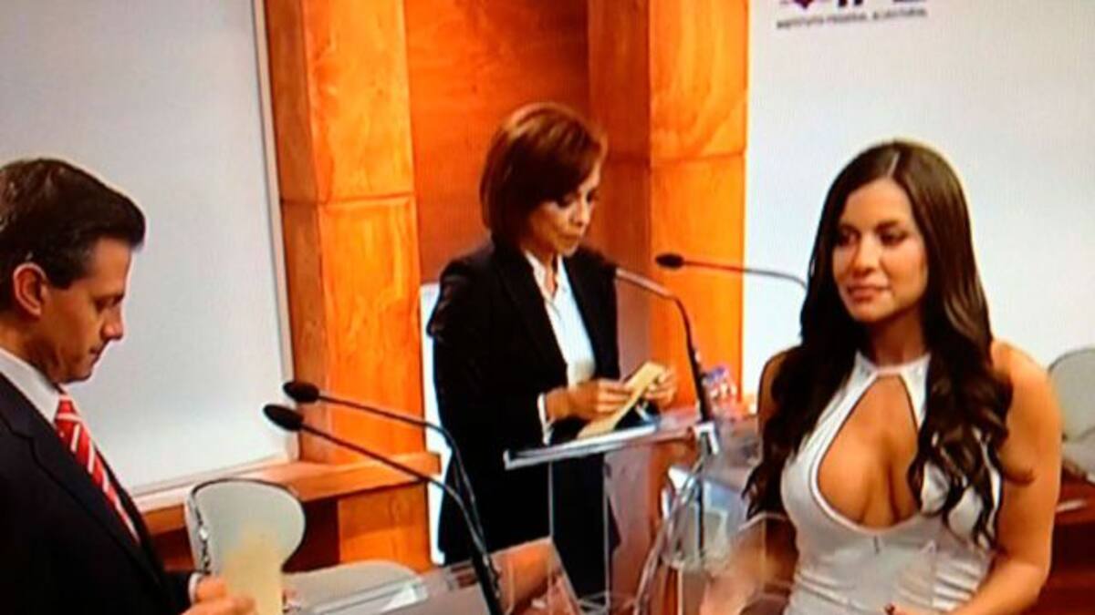 ¿Recuerdas a la edecan del debate presidencial?