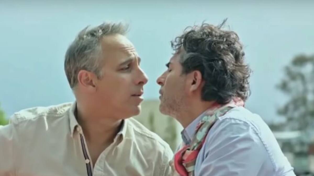 Raúl Araiza y Julio Bracho se besan en "Alma de Ángel"