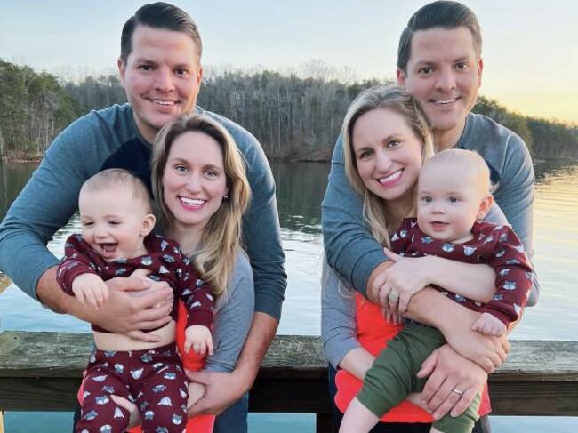 Gemelos pareja tienen hijos que parecen gemelos pero no lo son