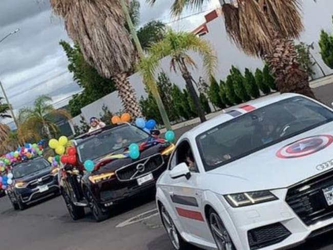 Algunos autos de lujo pero ninguno tan valioso como el triciclo