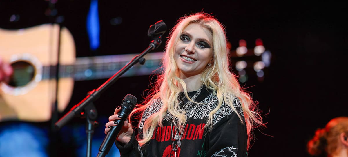 Taylor Momsen continuó con el show al abrir el concierto de AC/DC a pesar de que fue mordida por una araña