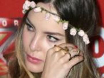 Lluvia de críticas por un detalle en el maquillaje de Belinda