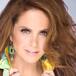 Lucero cautiva con sensual escote