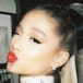 Ariana Grande sorprende con foto sin bra
