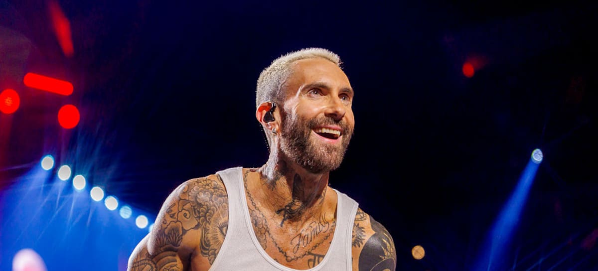 Adam Levine sufre cambios en el rostro