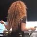Shakira hace sexy movimiento de caderas y atacan su cuerpo