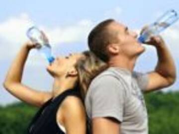 ¿Cuál es la cantidad correcta de agua que debes de tomar al día según tu cuerpo?