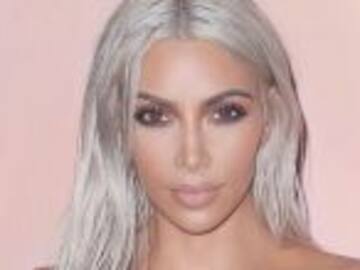 Kim Kardashian sale a la calle únicamente con medias transparentes