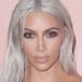 Kim Kardashian sale a la calle únicamente con medias transparentes