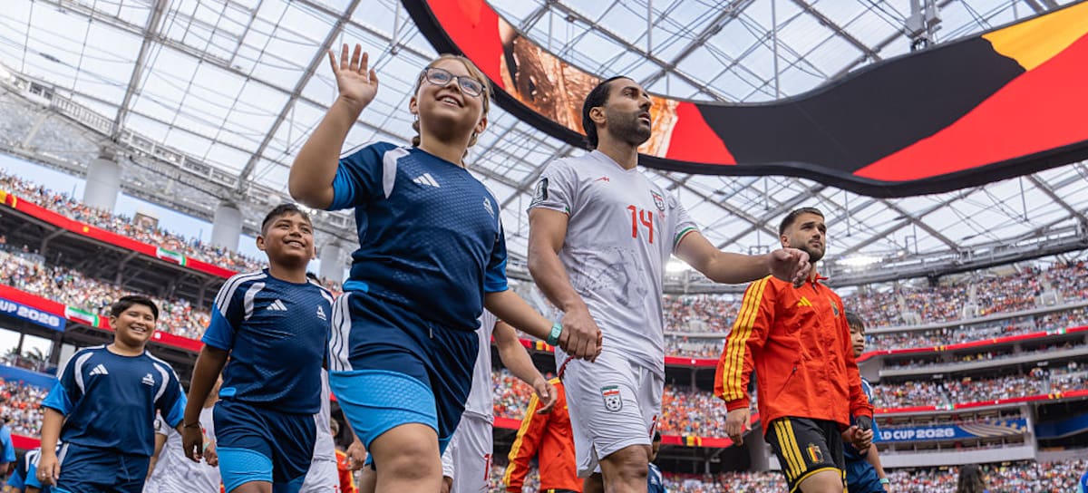 ¿Porqué hay niños acompañando a futbolistas en los partidos del Mundial?