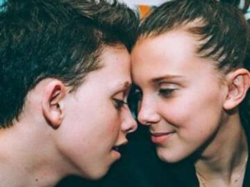 MILLIE BOBBY BROWN Y SU NOVIO CANTANDO SON LO MÁS TIERNO DE INTERNET