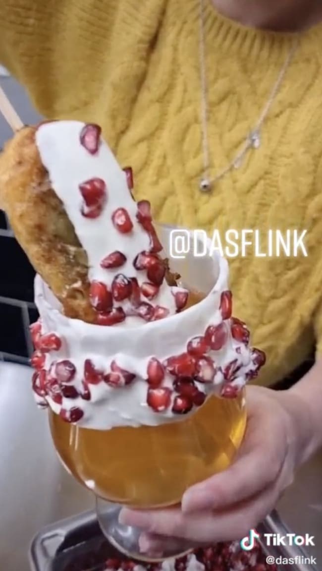 El usuario de TikTok @dasflink hizo viral la michelada en nogada