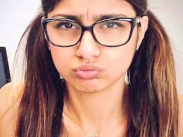Mia Khalifa lista para celebrar año nuevo en la bañera