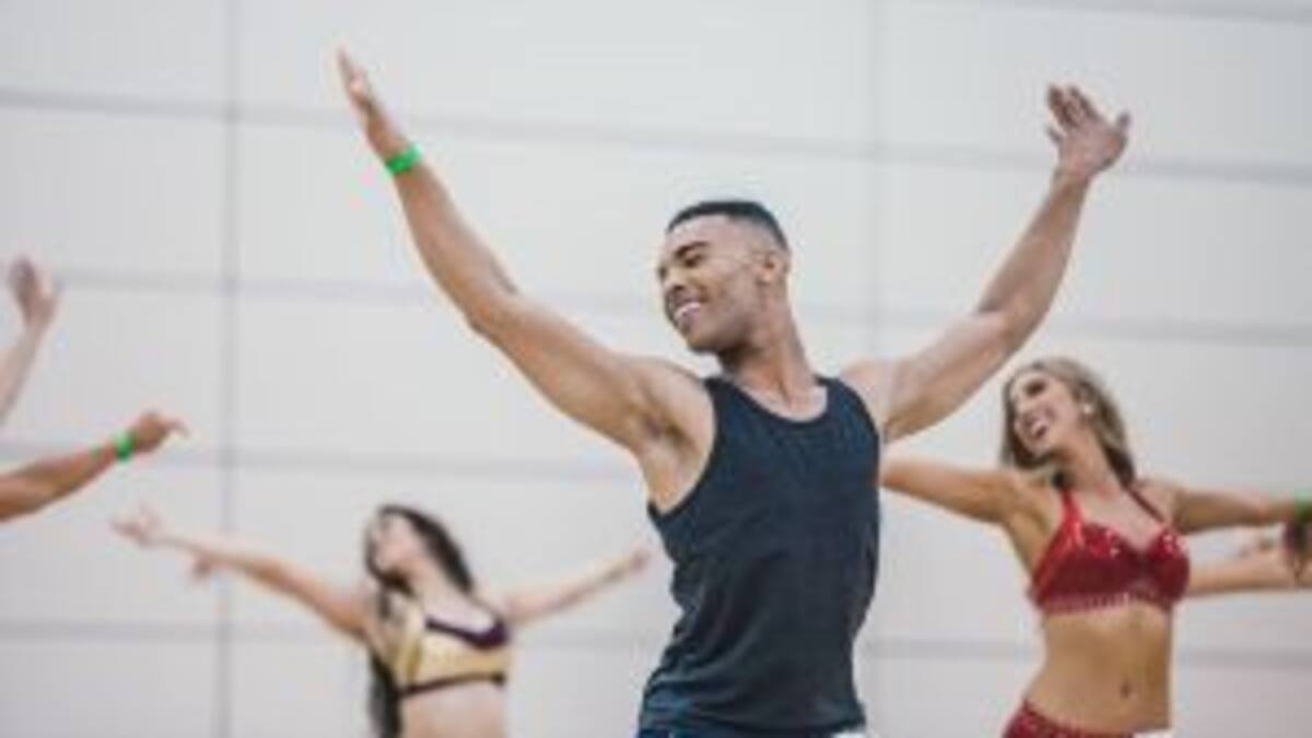 Los partidos de la NFL serán animados por porristas hombres