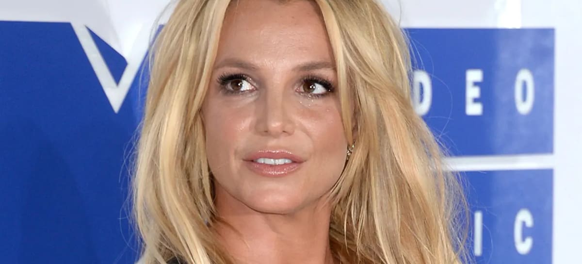 Britney Spears ingresa voluntariamente a rehabilitación.
