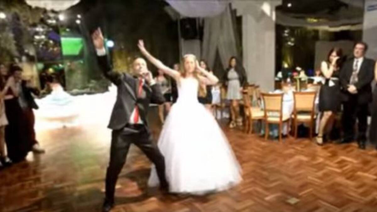 Quinceañera sorprende con el baile con su padre