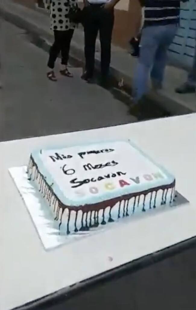 Socavón en Michoacán tiene su propio pastel por llevar seis meses abierto