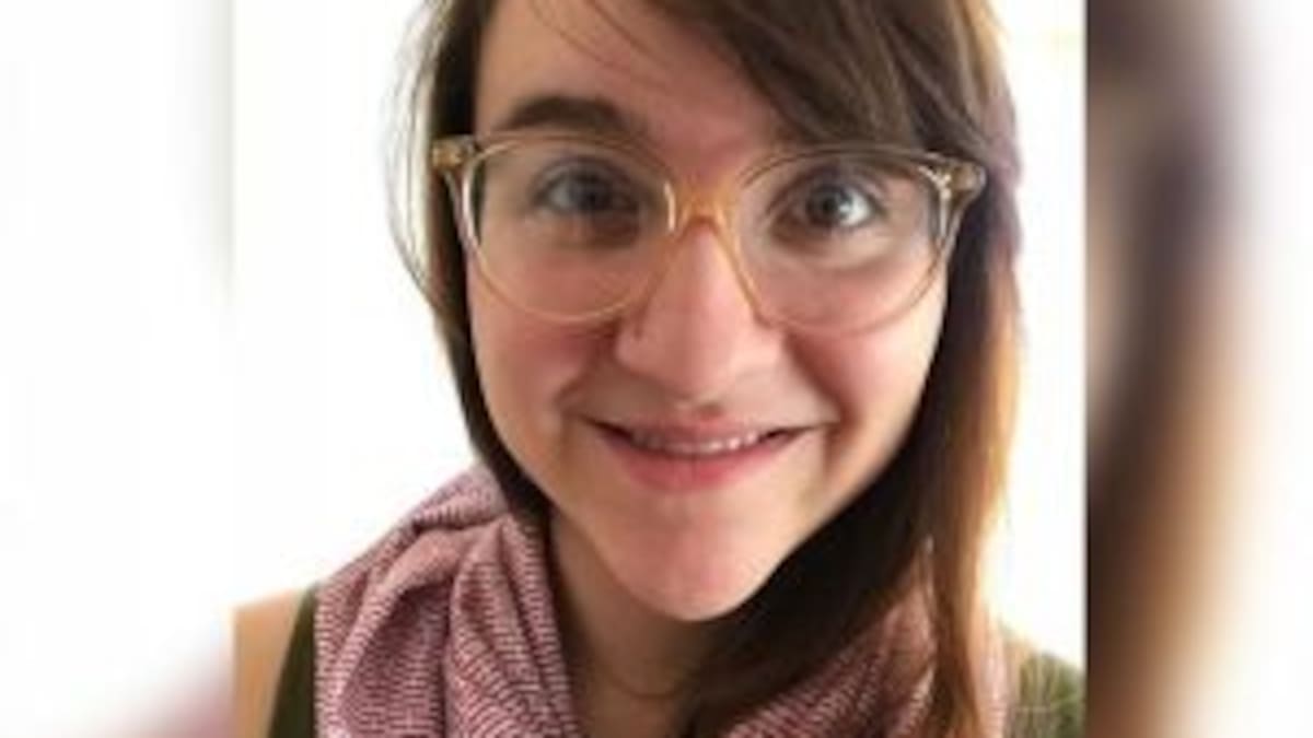 Celebró doctorado imprimiedo su tesis en una bufanda