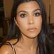 KOURTNEY KARDASHIAN POSA SIN ROPA