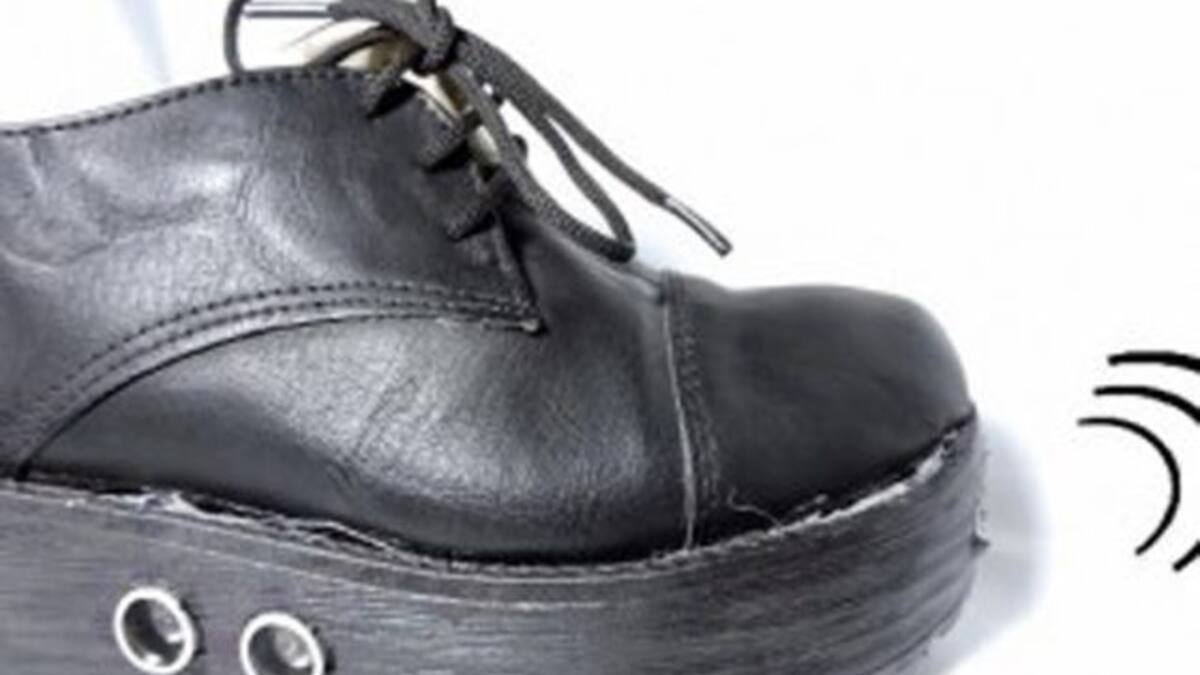 Estudiante creó zapatos para ciegos que vibran al detectar objetos
