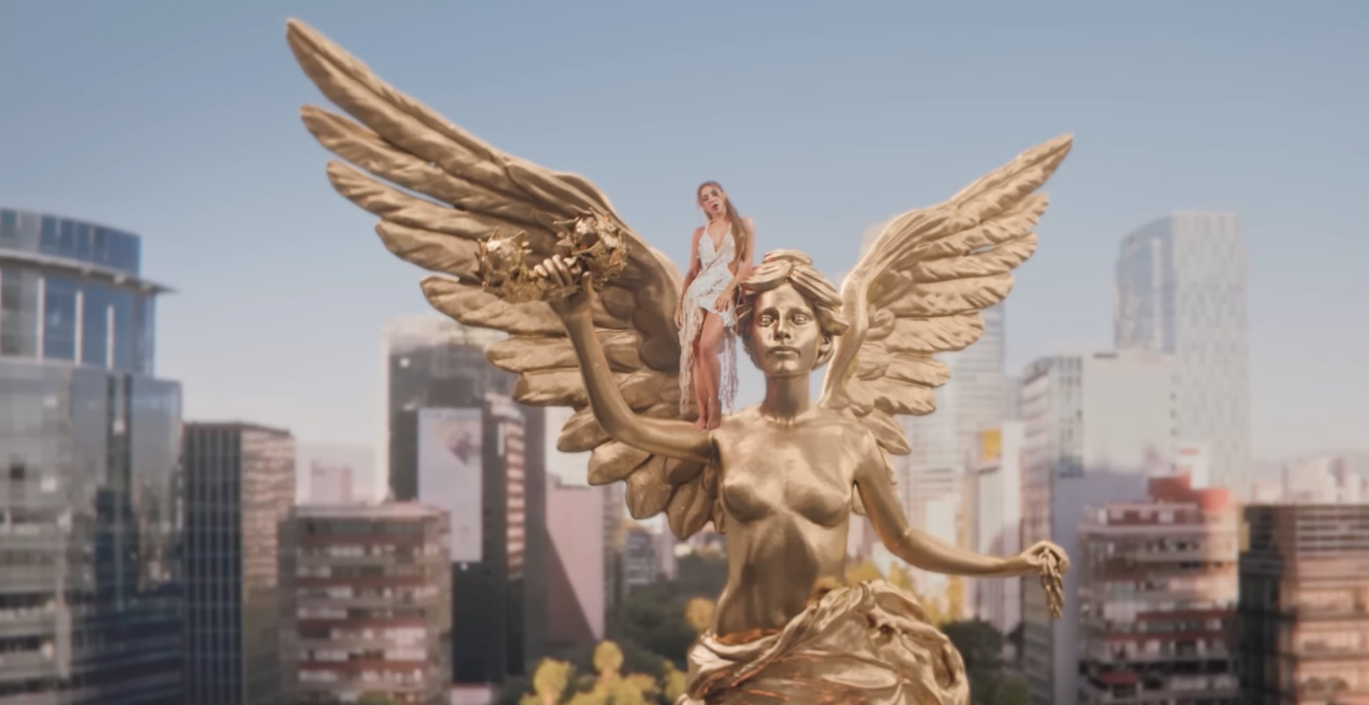 Shakira en el video de "Dai Dai"