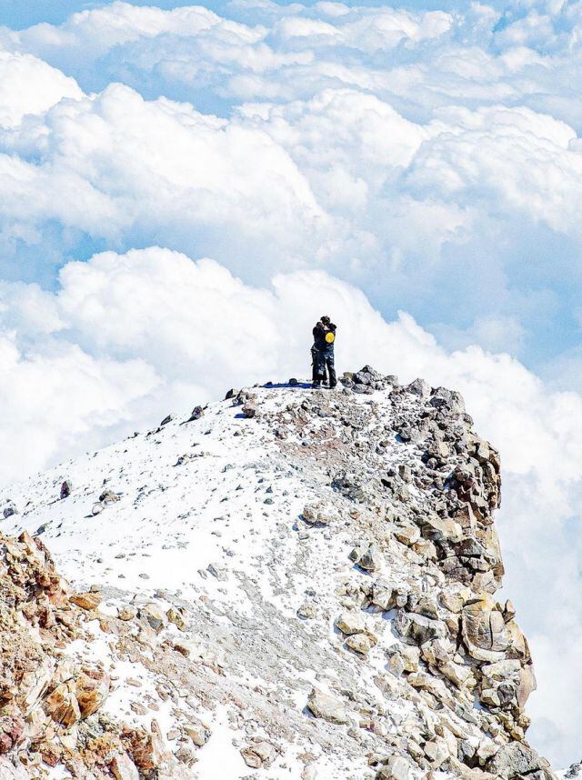 Juanpa Zurita y Macarena Achaga comparten fotos en el Pico de Orizaba