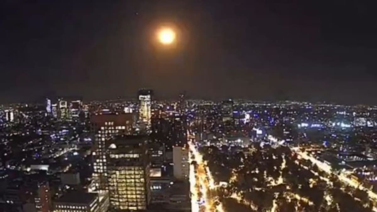 Meteorito es captado por cámaras de seguridad en la CDMX